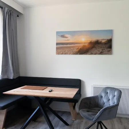 Incl Parking Near Train & Bus Station And Holstentor Apartment *